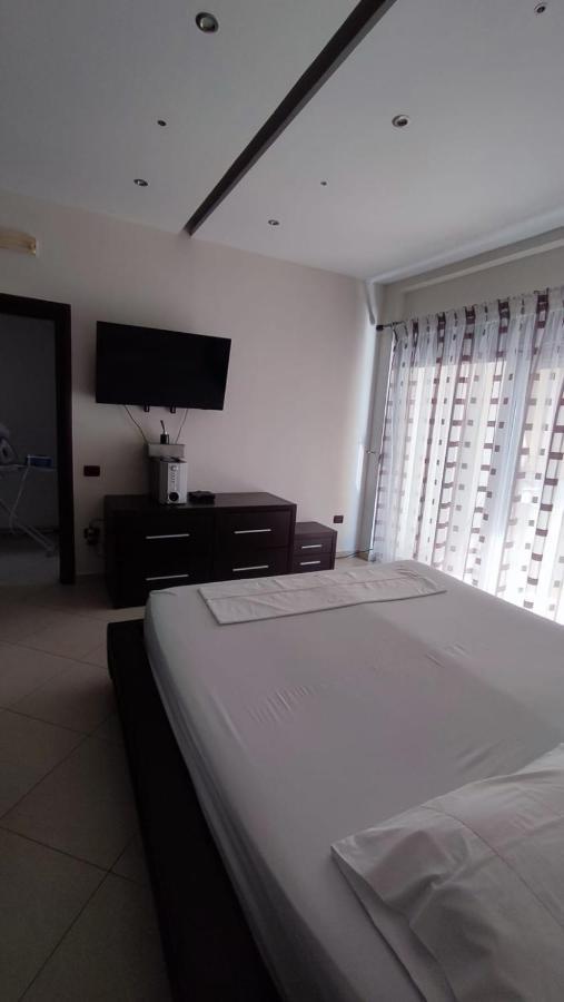 Lolu Apartment Plus Privat Parking Vlorë Dış mekan fotoğraf